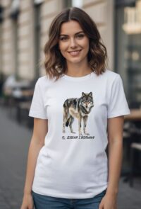 Дзяўчына ў майцы з ваўком-2 (1)